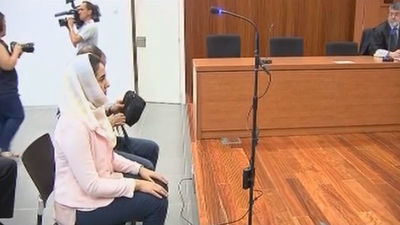 La madre acusada de matar a sus hijas niega que las asfixiara por un ritual