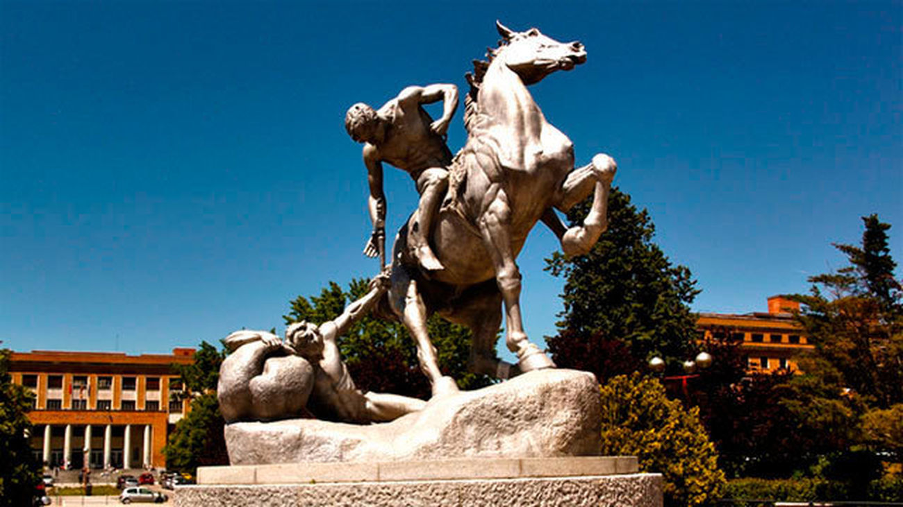 Estatua en la Universidad Complutense