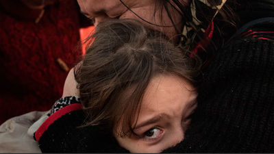 El Centro de Cibeles acoge la muestra '11 vidas en 11 maletas'