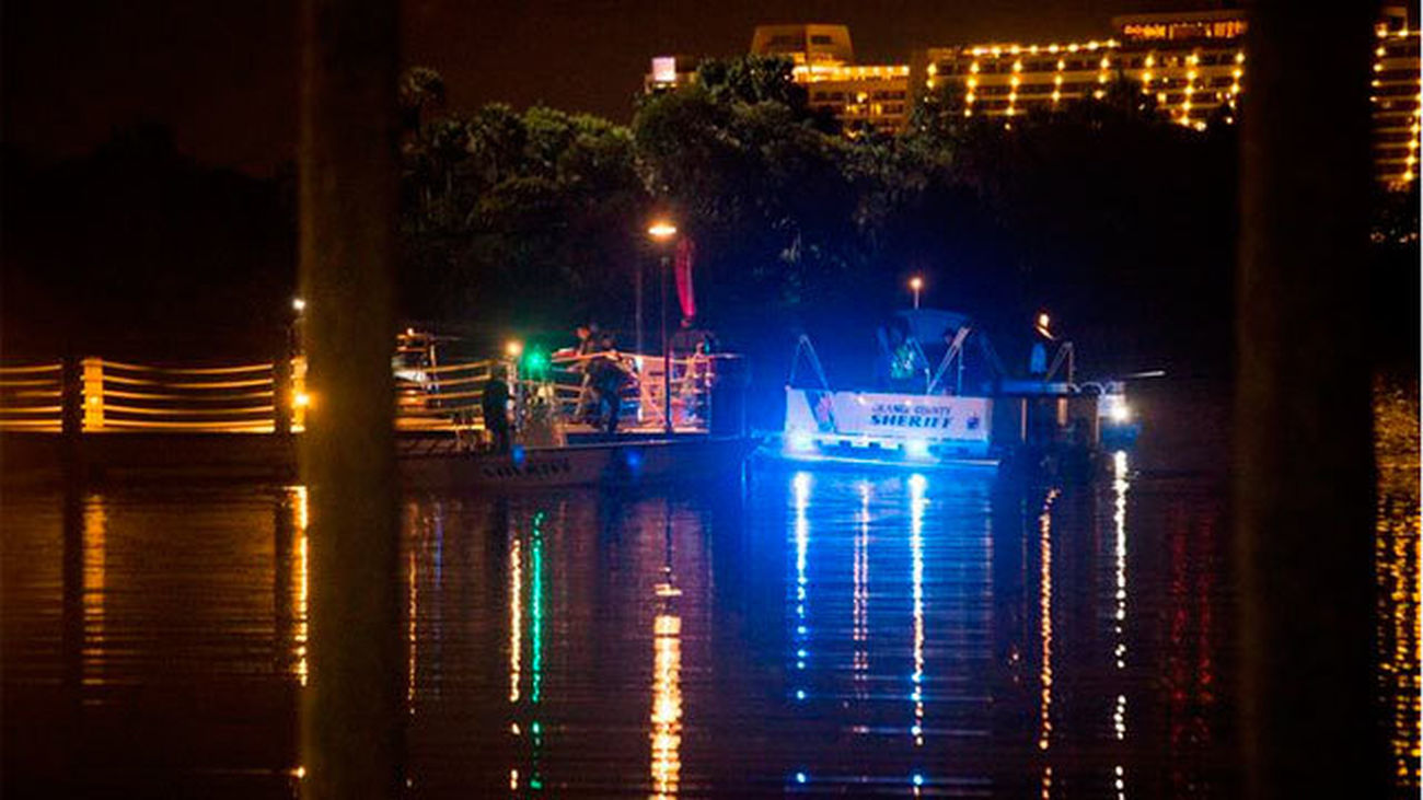 La policía busca en EEUU a un niño de 2 años arrastrado al agua por un caimán