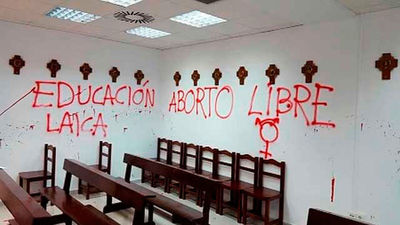 La Policía investiga unas pintadas pro aborto en la capilla de la Universidad Autónoma