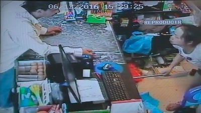 Una dependienta pone en fuga a un ladrón que le amenazó con un cuchillo