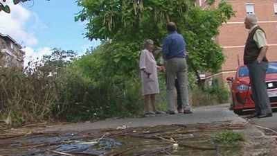 Vecinos de Aluche denuncian la suciedad de calles y mal estado de los jardines