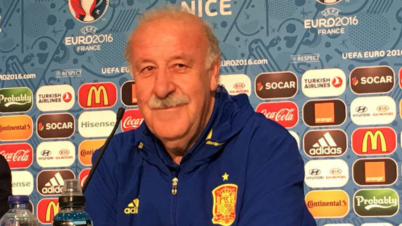 Del Bosque: "Nos dicen cosas muy bonitas y nos pueden confundir"