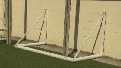 Un niño de 6 años está muy grave tras caerle una portería en Tres Cantos