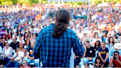 Iglesias, orgulloso de haber sido "comunista", se define "socialista como Allende"