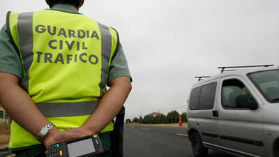 Mueren tres personas tras una colisión frontal entre dos turismos en la A-357 de Málaga