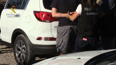 Detenido por grabar a menores en vestuarios de campos de fútbol de Valencia