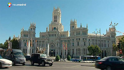 Un fragmento de fachada del Palacio de Cibeles se desprende sin causar daños