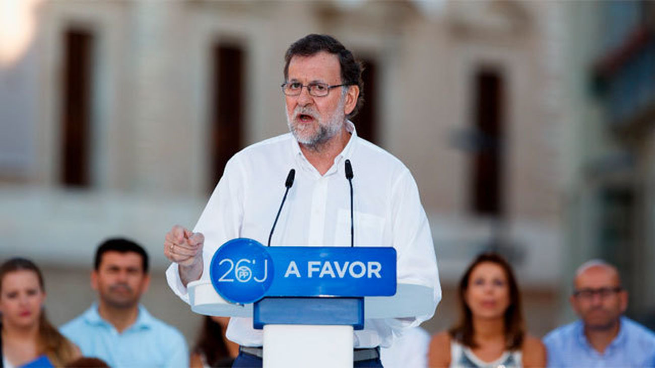 Rajoy ha criticado que sus rivales quieran primar la suma de escaños a la lista más votada