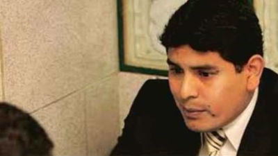 La policía busca al "hombre raro" que entró al despacho del triple crimen