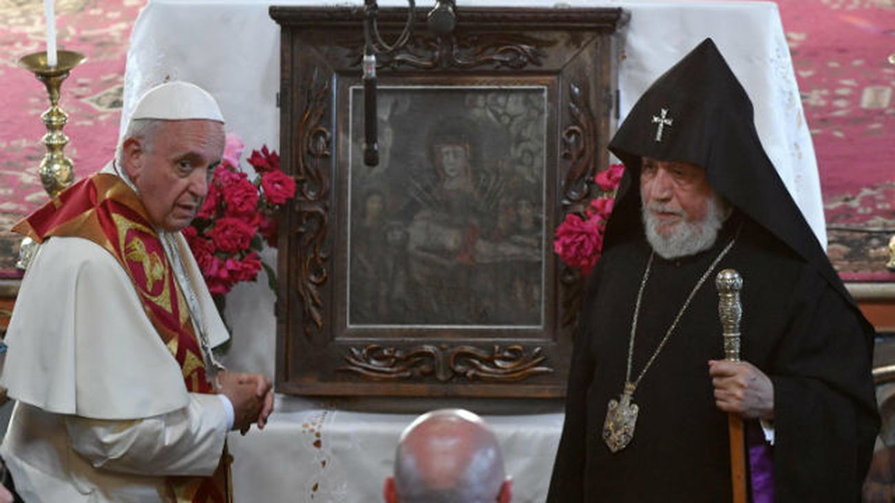 El papa invoca la paz en Cáucaso y rechaza "fuerza engañosa de la venganza"