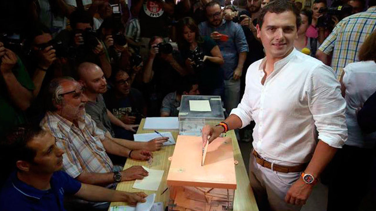 Rivera llama a votar para evitar una España de extremos