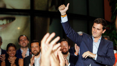 Rivera emplaza a PP y a PSOE a negociar ya sin "sillones" por delante