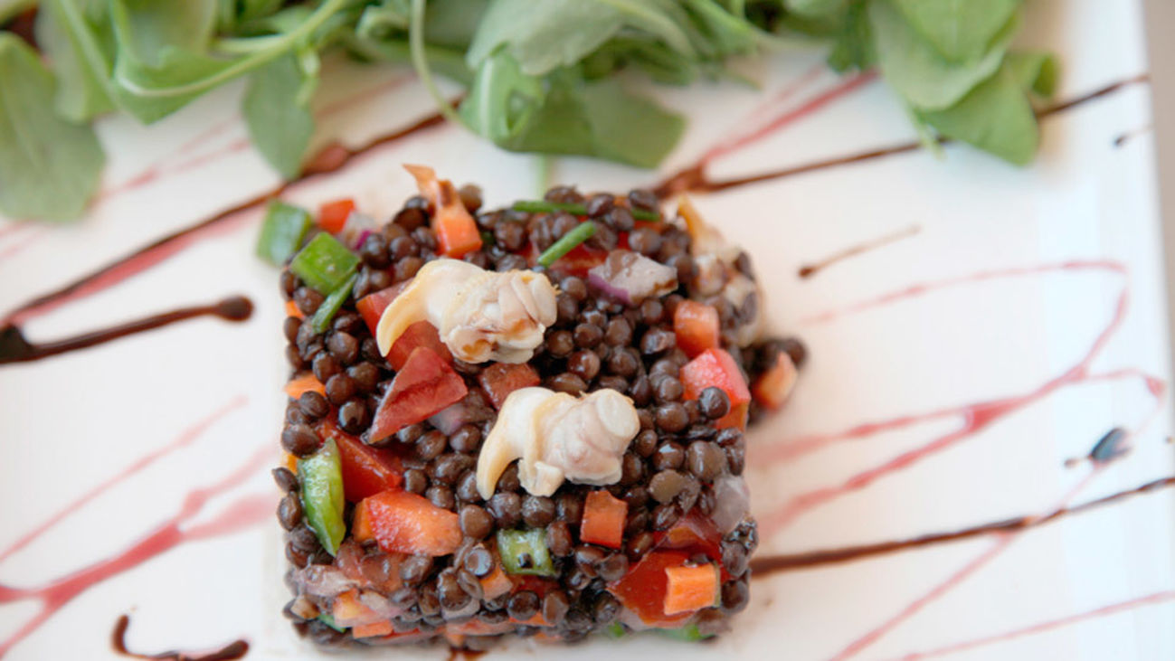 La receta: Ensalada de lenteja caviar con berberechos