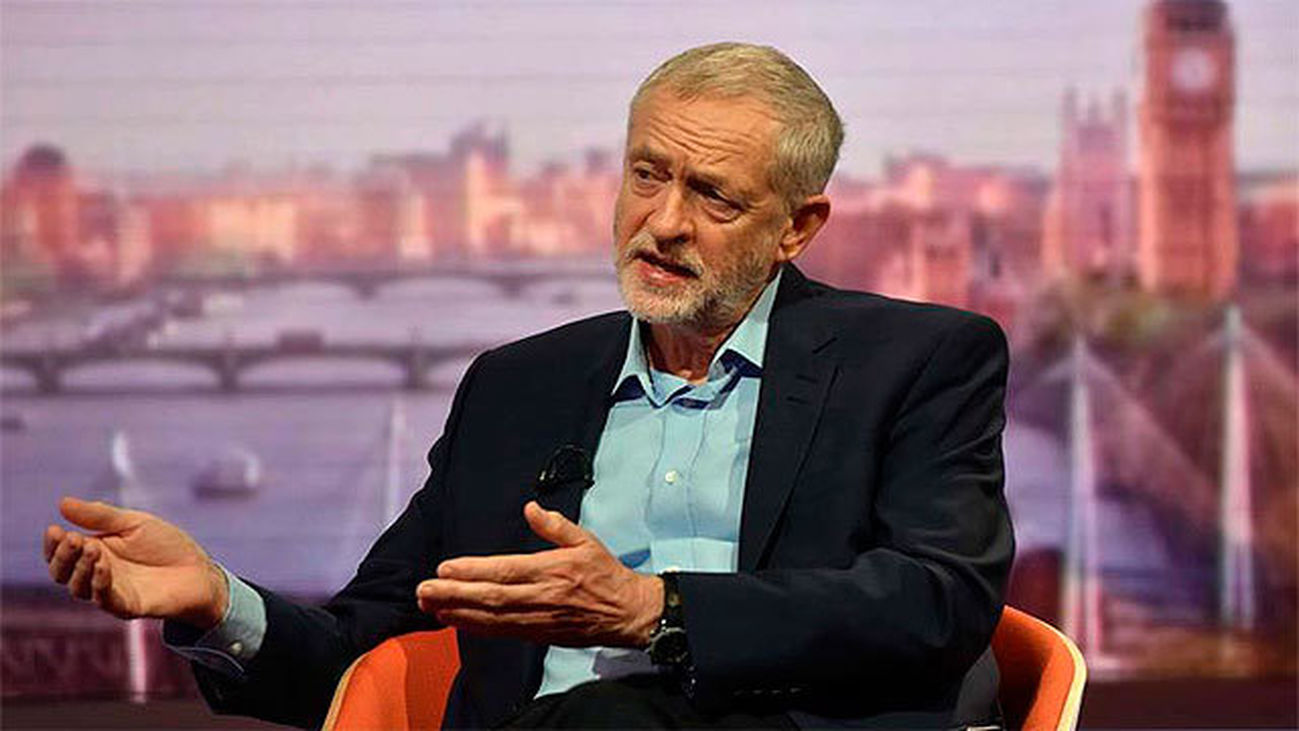 Diputados laboristas elaboran un plan para forzar la dimisión de Corbyn