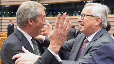 Juncker a Nigel Farage: "¿Qué hacen ustedes aquí? Estoy bastante sorprendido de verles"