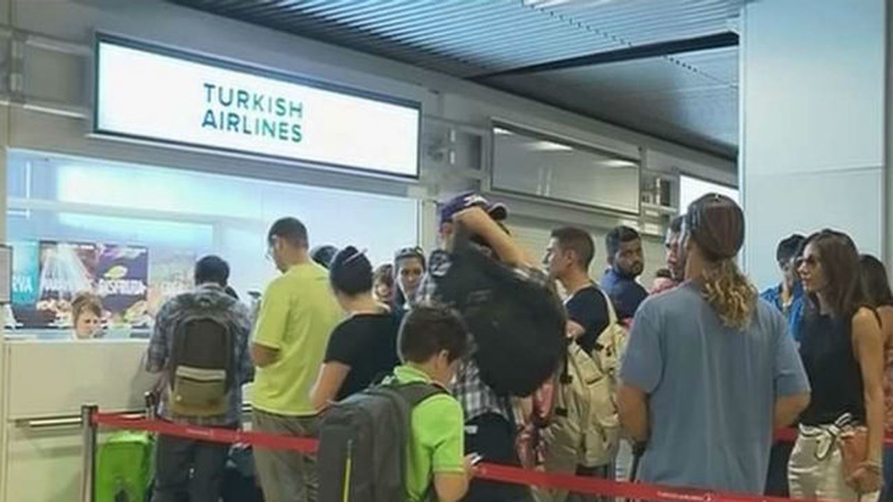Retrasos y cancelaciones en los vuelos entre Madrid y Estambul, tras los atentados