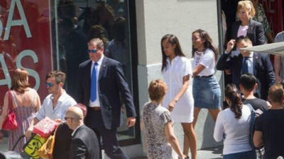 Las hijas de Obama, de compras por Gran Vía y comida en un clásico del Retiro