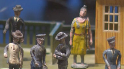 Los juguetes hablan alemán en el Museo del Traje