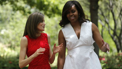 La Reina defiende ante Michelle Obama el acceso de las niñas a la educación
