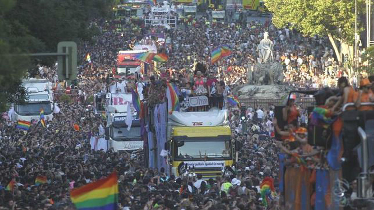 Desfile del Orgullo LGTB por las calles del centro de Madrid