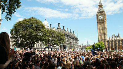 Con banderas de UE, miles de personas marchan en Londres contra el 'brexit'