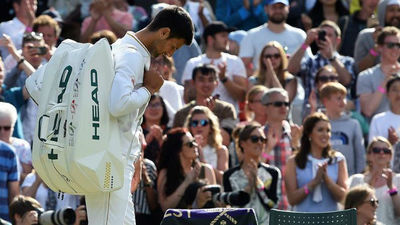Wimbledon: Djokovic hinca la rodilla ante Querrey