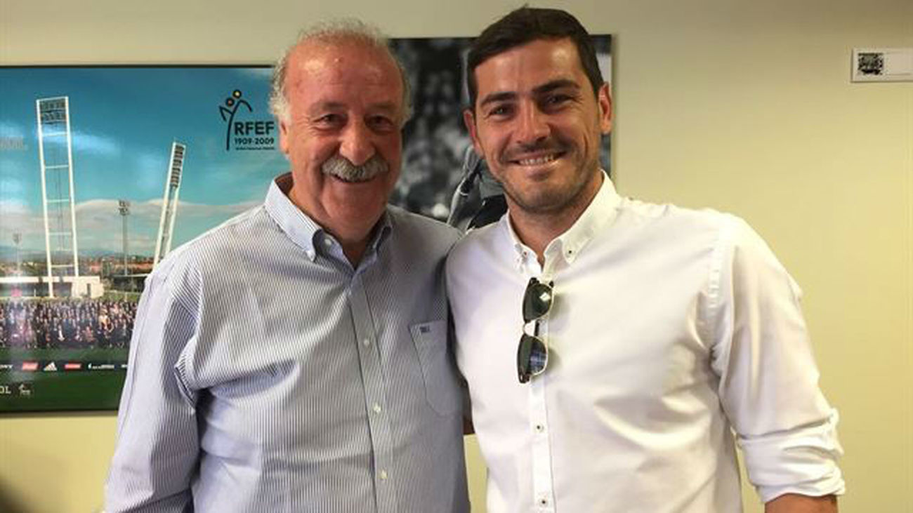 Casillas se reconcilia con Del Bosque: "¡25 años juntos y los que nos quedan!