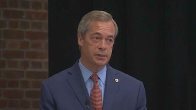 Dimite Nigel Farage, líder del UKIP y destacado partidario del 'brexit'