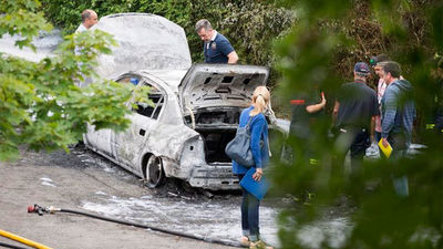 Encuentran un cadáver dentro de un vehículo calcinado en un pantano de Álava
