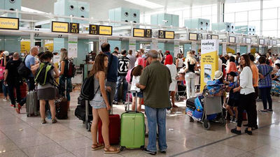 Vueling roza el 90% de puntualidad en las primeras horas del plan de contingencia