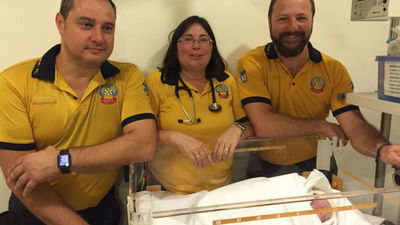 Una mujer da a luz en plena calle en Ciudad Lineal