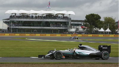 GP Gran Bretaña: Hamilton, 'pole' con Sainz, 7º y Alonso 9º