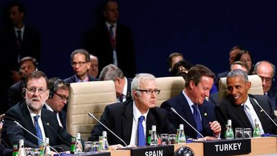 La OTAN aprueba su apoyo contra el Estado Islámico y ayudar a la UE en la migración