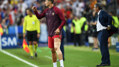 Cristiano, con un esguince de rodilla, se podría perder la Supercopa