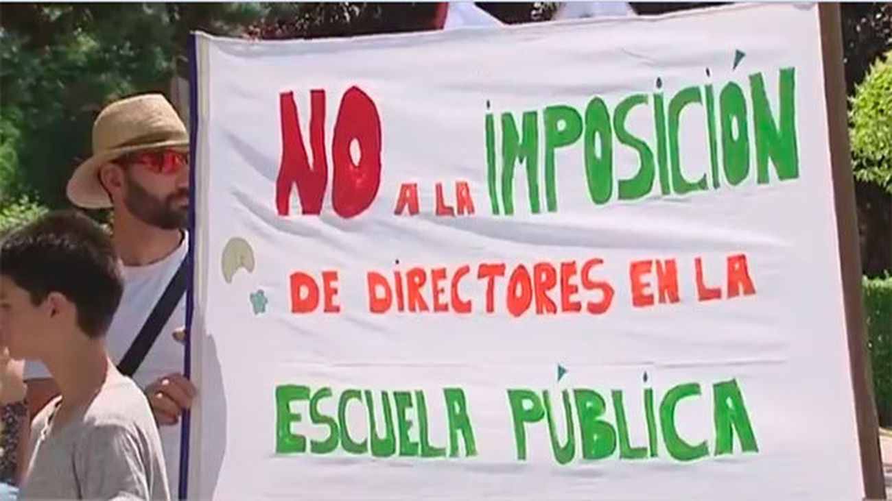 Colegios públicos de Madrid se manifiestan ante la "imposición" de directores