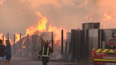Controlado el incendio de una fábrica de cartones en Talavera