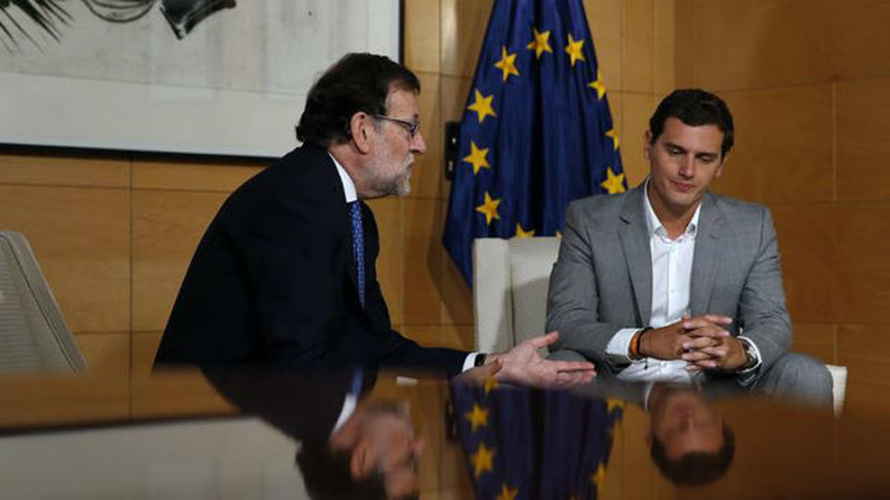 Rivera abre la puerta a una abstención para un Gobierno en minoría de Rajoy
