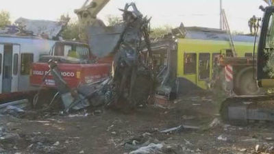 Ascienden a 27 las víctimas mortales tras el choque de trenes en Italia