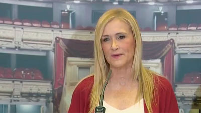 Cristina Cifuentes visita la estación de Ópera con motivo del bicentenario del Teatro Real