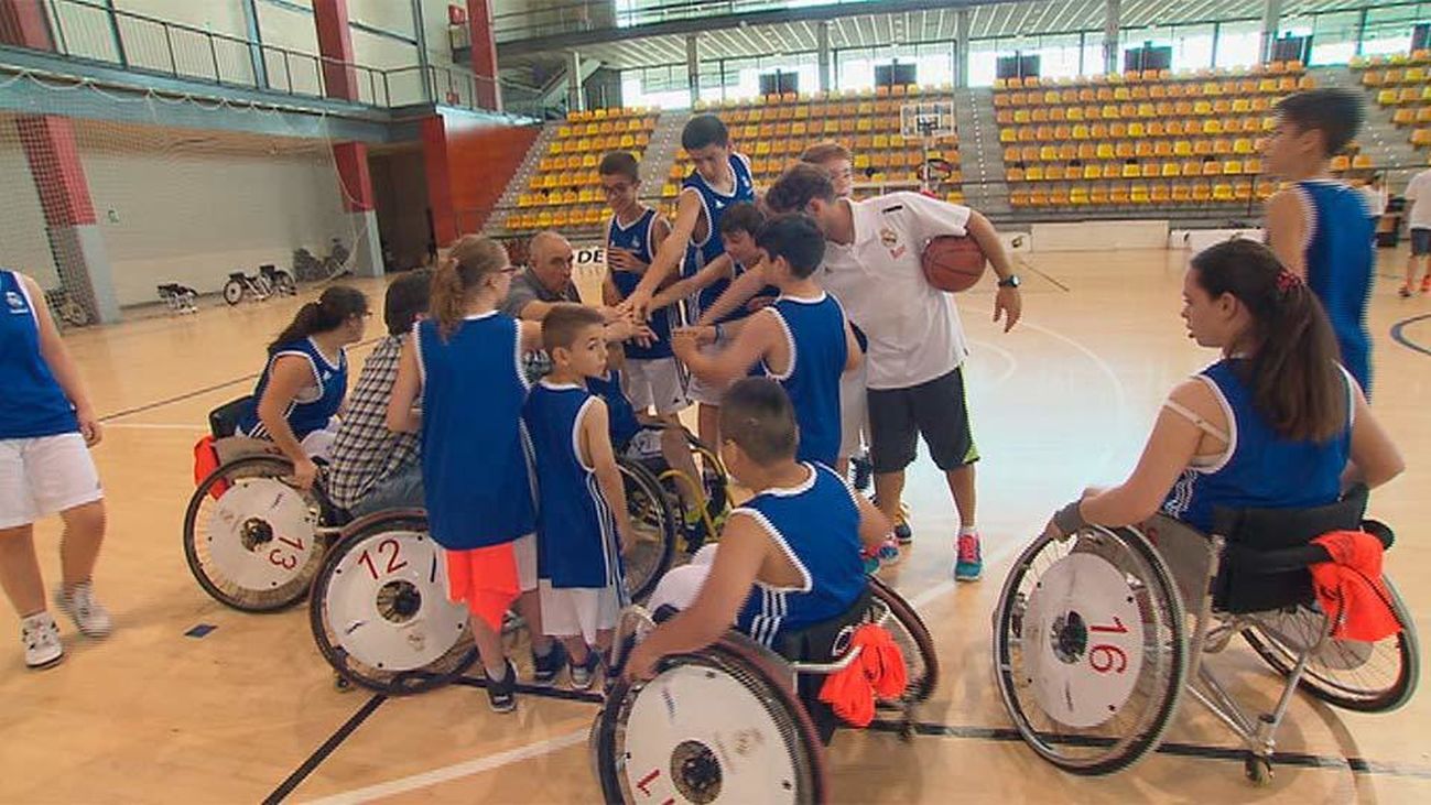 A pie o en silla, el basket se disfruta igual