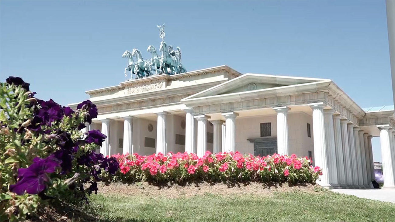 El muro de Berlín se cae