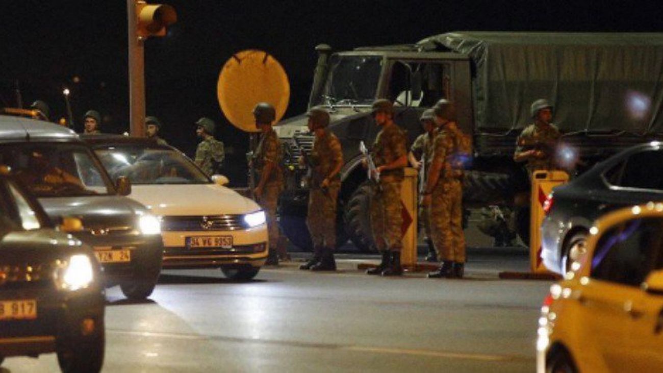 Militares turcos en Estambul