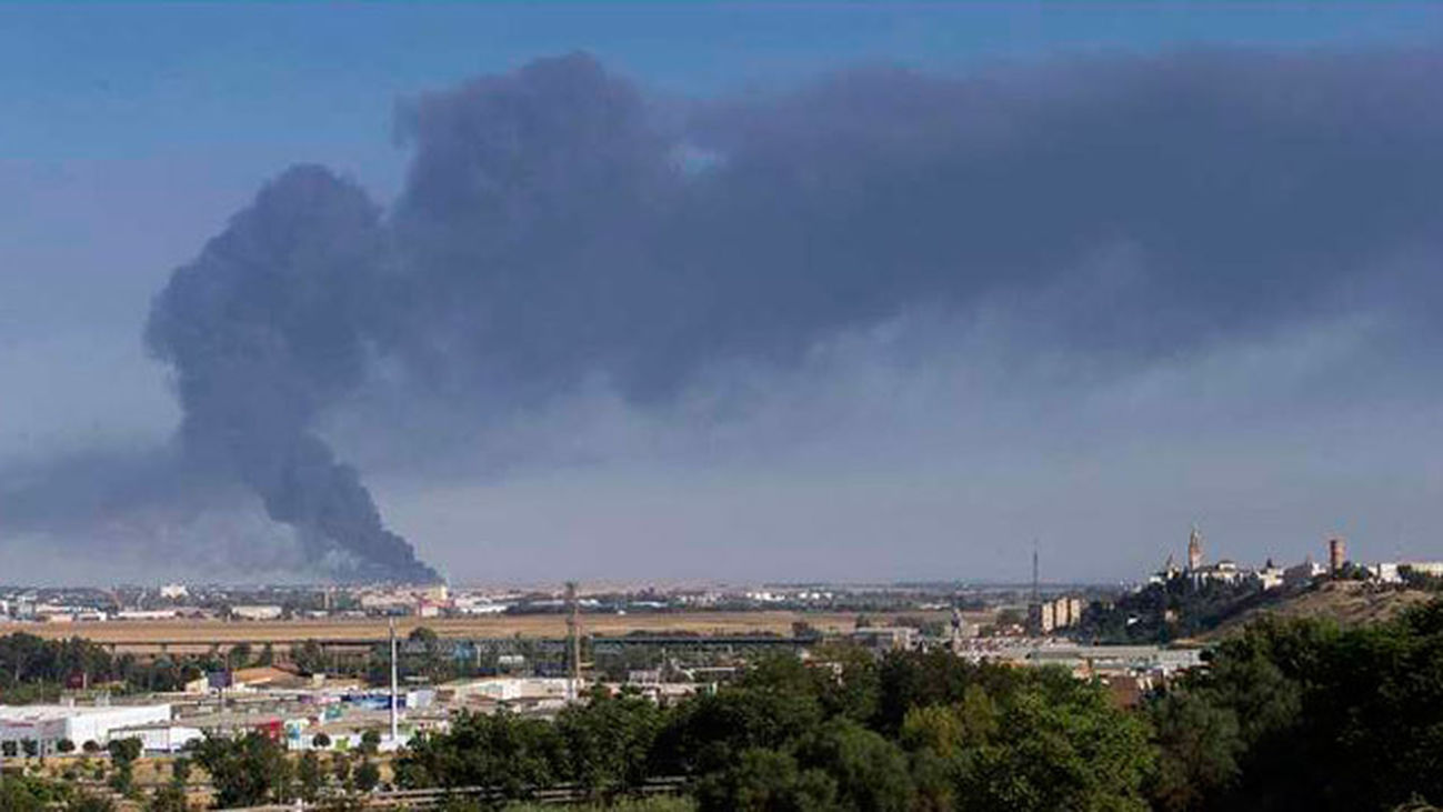 Un incendio destruye la fábrica de Ybarra en Dos Hermanas