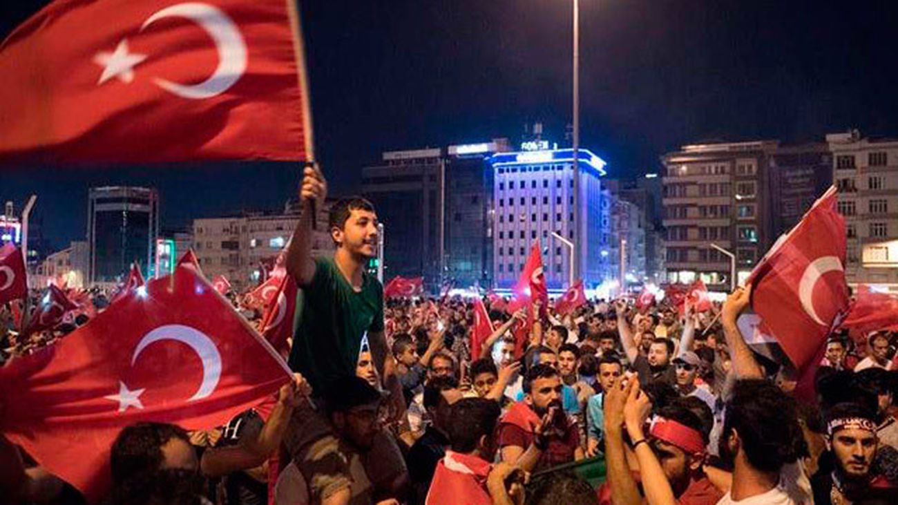 El número de detenidos tras el golpe de Turquía alcanza unas 6.000 personas