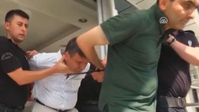 El Gobierno turco prosigue su purga contra los supuestos golpistas