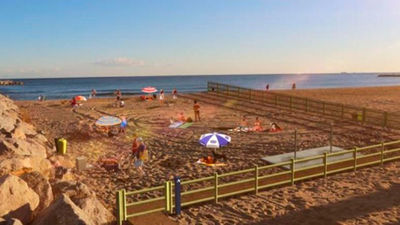 Playa acotada sólo para perros en Barcelona