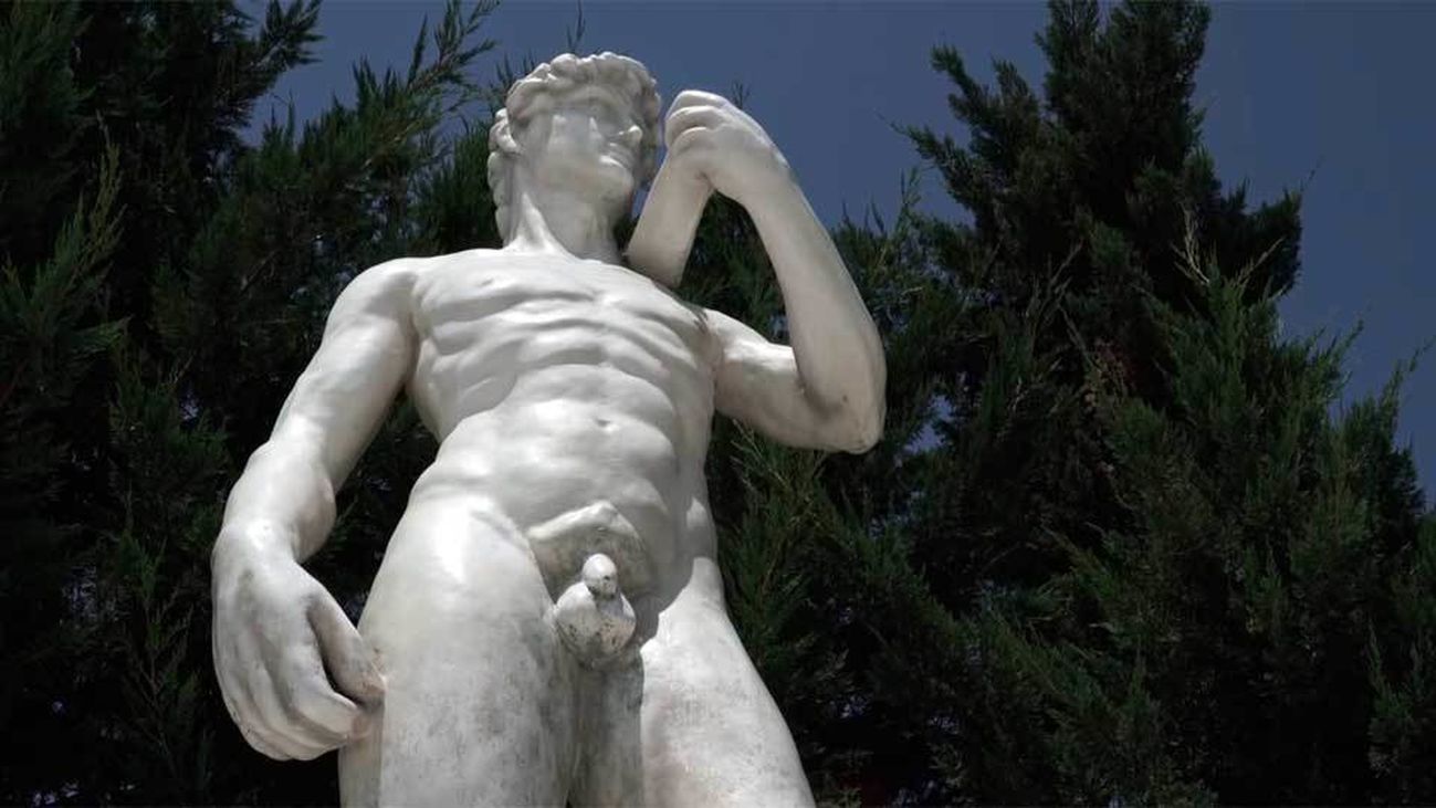 Al David de Miguel Ángel le sobra un trocito