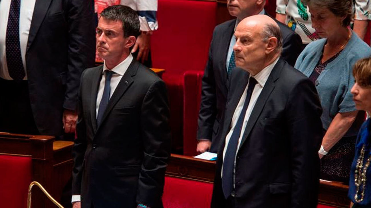 Valls defiende reforma laboral ante la Asamblea francesa